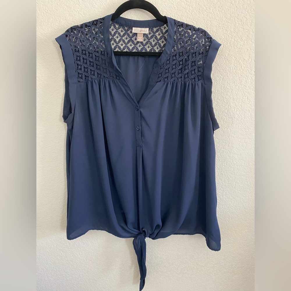 Roz & Ali Navy Blue Sleeveless Blouse – Size 2X